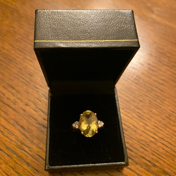 I’m selling a beautiful 14k ring